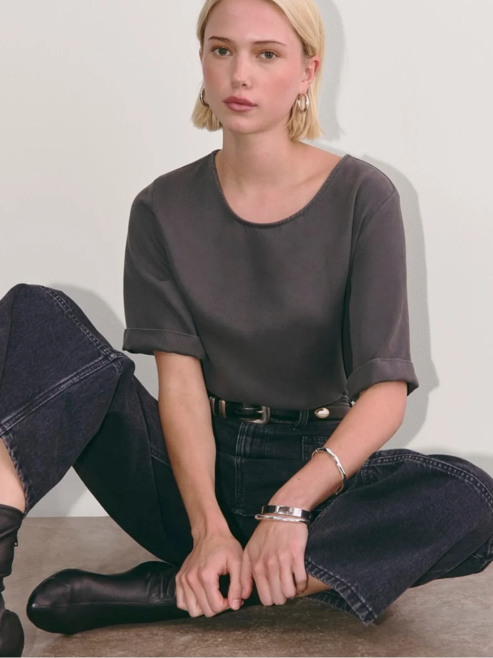 Everlane the relaxed tee in buttersoft graphite grey size medium EUC